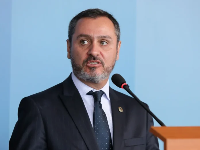 A PF retirou credenciais de agente dos EUA usando o princípio da reciprocidade após delegado brasileiro ser convidado a deixar o território americano.