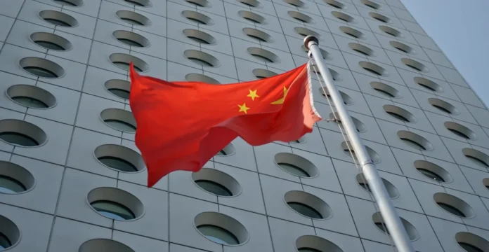 Inteligência dos EUA indica que a China prepara o envio de sistemas de defesa aérea ao Irã através de países terceiros durante o atual cessar-fogo.