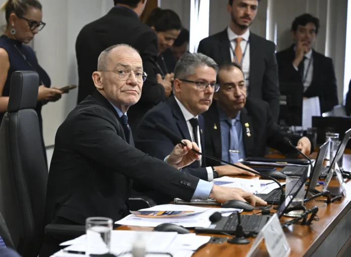 Relatório final da CPI do Crime pede indiciamento dos ministros Moraes, Toffoli, Gilmar Mendes e do PGR Paulo Gonet por crimes de responsabilidade.