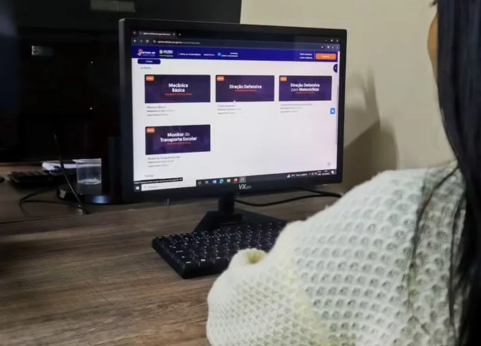 O Detran AM anunciou a abertura de 800 vagas em cursos gratuitos de ensino a distância para todo o estado.