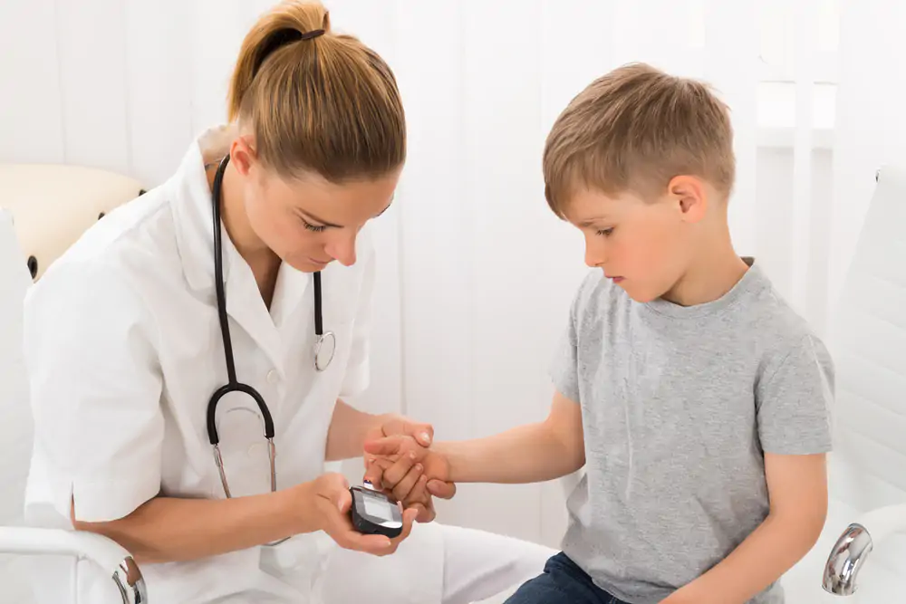A Anvisa aprovou o uso do Mounjaro para crianças (10+) com diabetes tipo 2. Confira as novas regras e a fiscalização sobre as canetas emagrecedoras.