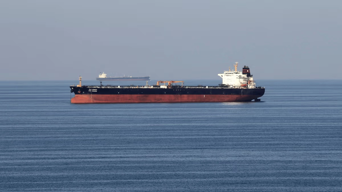 O Irã apreendeu dois navios no Estreito de Ormuz nesta quarta-feira (22). Entenda os detalhes da operação da Guarda Revolucionária e os ataques relatados na região.