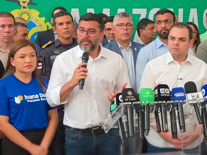 Wilson Lima confirma sua pré-candidatura ao Senado após renunciar ao cargo. Roberto Cidade assume o Governo do Amazonas e garante continuidade da gestão.