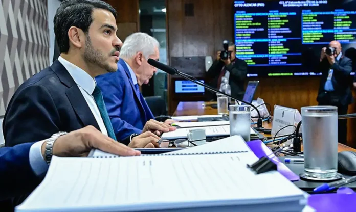 Acompanhe os detalhes da sabatina de Jorge Messias no Senado.