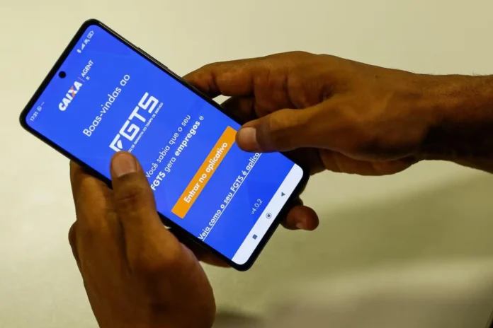 Saiba como funcionará a nova liberação do FGTS para quem fez saque-aniversário ou possui saldo em conta. Governo prevê injetar R$ 7 bilhões na economia.