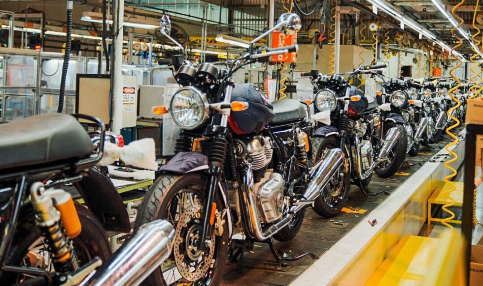 A Royal Enfield define o Brasil como prioridade global. Com vendas recordes, marca planeja fábrica em Manaus para expandir liderança em média cilindrada.
