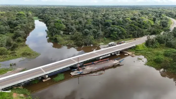 O Dnit confirmou a liberação da ponte sobre o Rio Autaz Mirim na BR 319 para a próxima segunda-feira após testes de carga.