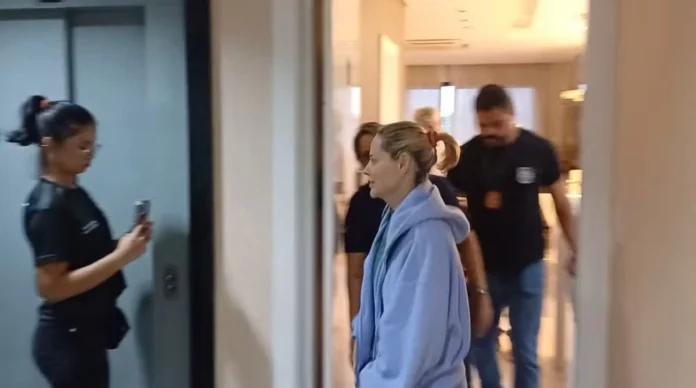 Justiça concede liberdade para Anabela Cardoso no Amazonas. Ex-servidora usará tornozeleira após decisão do STJ na Operação Erga Omnes.