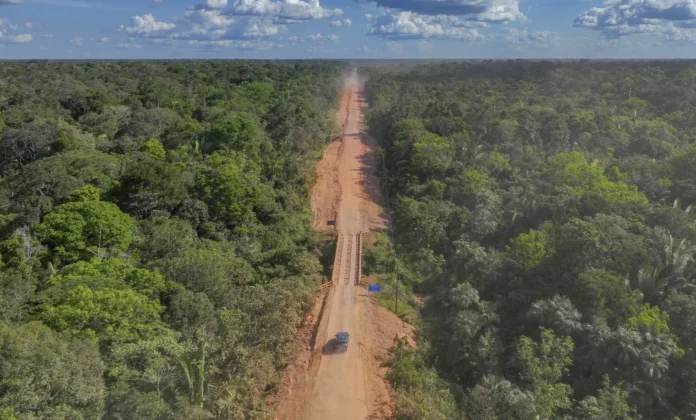 Reabertura dos editais da BR-319 ocorre após TRF-1 derrubar decisão que suspendia licitações para recuperação da rodovia.