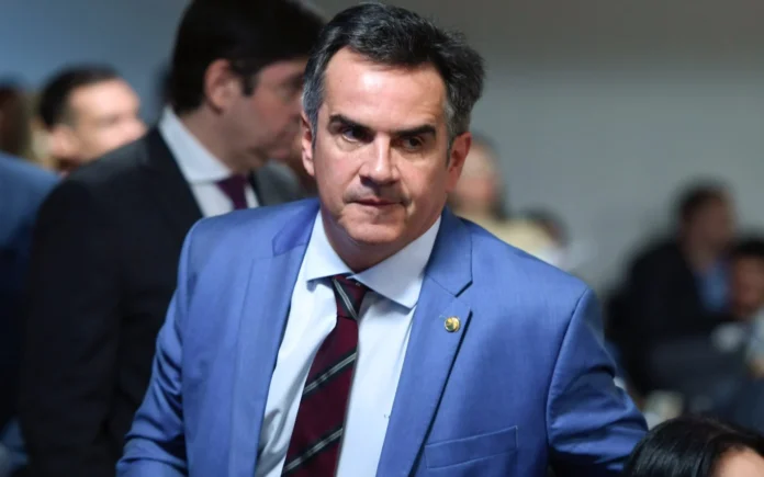 PF faz buscas contra Ciro Nogueira em investigação sobre o Banco Master e Daniel Vorcaro. Operação apura supostas vantagens indevidas.