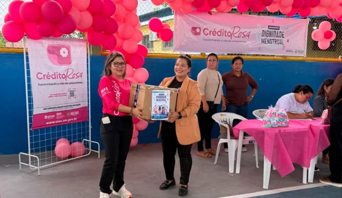 Crédito Rosa e Dignidade Menstrual chegam a Tabatinga com apoio a empreendedoras e distribuição de absorventes para mulheres vulneráveis.