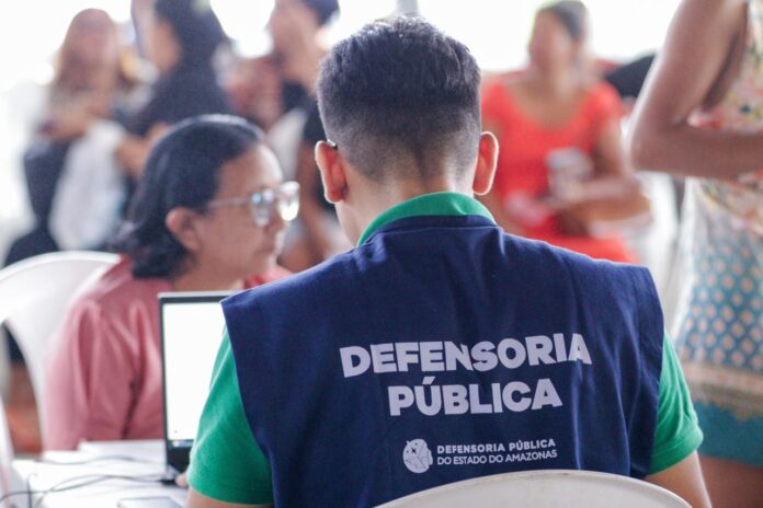 Ação da Defensoria e UEA leva atendimento jurídico gratuito a 12 municípios do Amazonas.