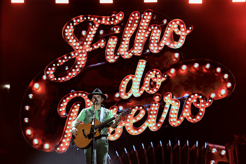O show do Filho do Piseiro atrai 80 mil na Ponta Negra em Manaus. Veja os detalhes da operação de segurança, saúde e limpeza montada para o evento.