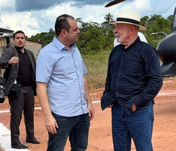 O governador Roberto Cidade e Lula cumprem agenda institucional no Amazonas. Programação inclui sobrevoo e vistoria na rodovia estratégica BR-319.
