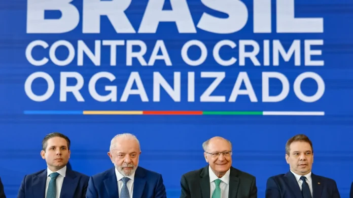 Lula anuncia o programa Brasil Contra o crime organizado com R$ 11,1 bilhões para combater facções, fortalecer prisões e investigar homicídios em todo o país.