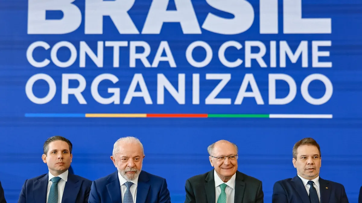 Lula anuncia o programa Brasil Contra o crime organizado com R$ 11,1 bilhões para combater facções, fortalecer prisões e investigar homicídios em todo o país.