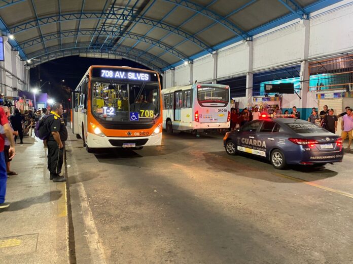 Sindicato anuncia greve de ônibus em Manaus a partir de segunda-feira (18). Confira as reivindicações dos rodoviários e o impacto no transporte.