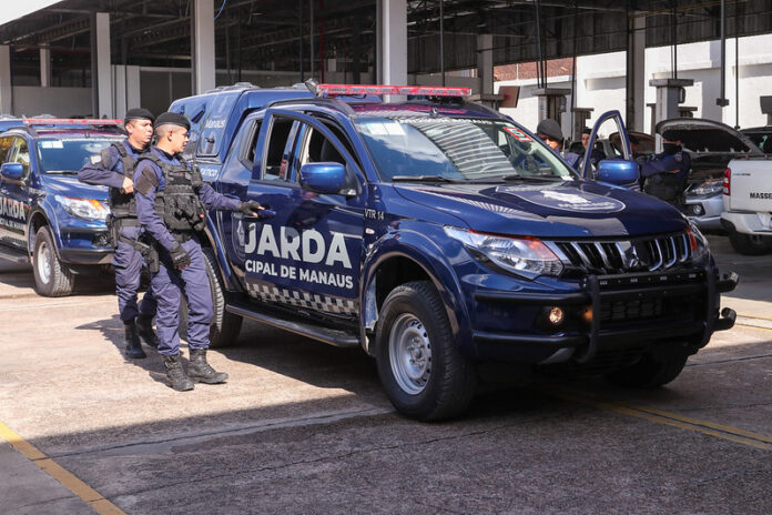 A Guarda Municipal prendeu um foragido da Justiça no Centro de Manaus durante patrulhamento.
