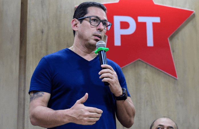 O PT oficializou Marcelo Ramos como pré-candidato ao Senado pelo Amazonas. Confira a estratégia do partido e a trajetória do ex-deputado federal.