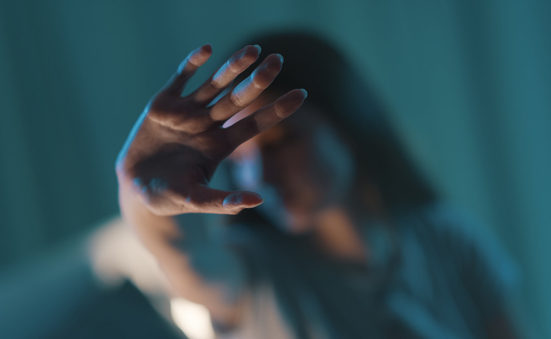 Pesquisa revela que o medo da violência alterou a rotina noturna de 40% das mulheres brasileiras.