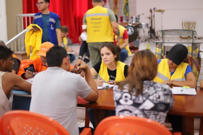 A Prefeitura de Manaus mobilizou equipes para atender 58 famílias vítimas de um incêndio no São Jorge.