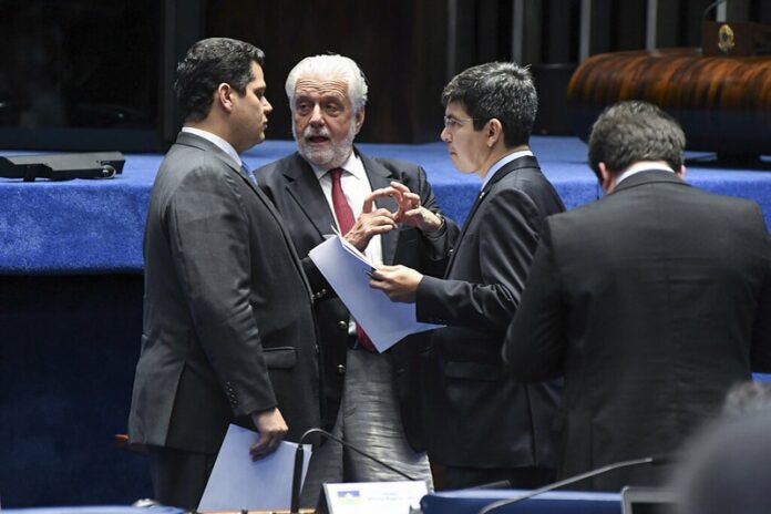 Veja os próximos passos no Senado após a aprovação do fim da escala 6x1 pela Câmara. Confira prazos, tramitação na CCJ e possíveis mudanças no texto.