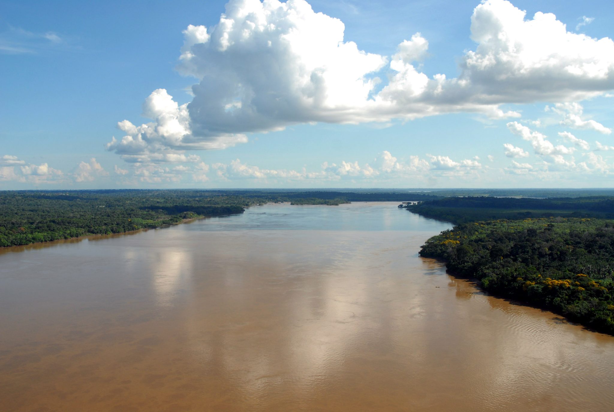 O governo federal confirmou o leilão da hidrovia do Madeira para 2027. Veja os investimentos planejados para a infraestrutura e logística na Amazônia.