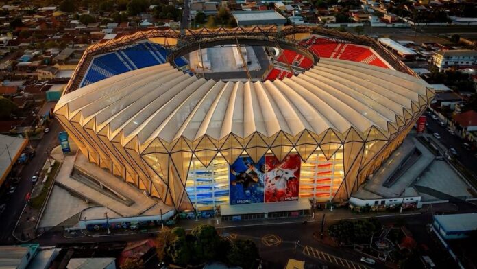 Audiência sobre modernização do Bumbódromo acontece em Parintins e debate ampliação do espaço com moradores, artistas e comerciantes.
