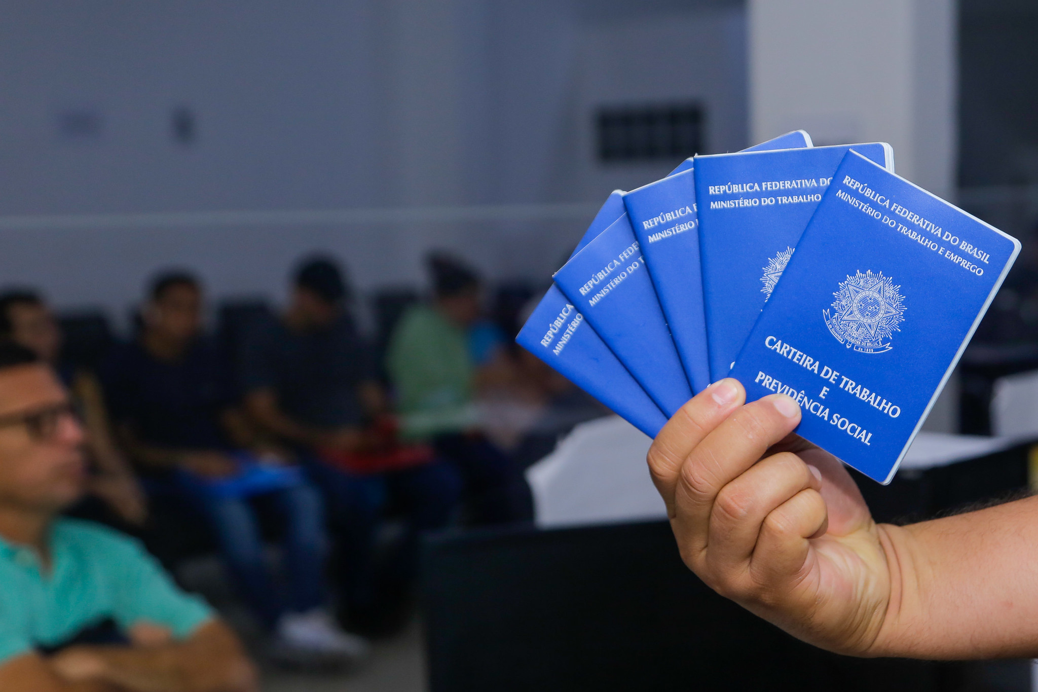 O Sine Manaus oferta 435 vagas de emprego nesta sexta-feira. Confira os endereços dos postos, horários de atendimento e documentos necessários.