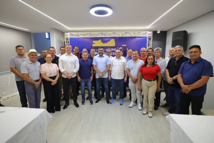 Wilson Lima assume a Federação União Progressista no Amazonas e reúne 22 prefeitos para alinhar as estratégias políticas visando as eleições de 2026.