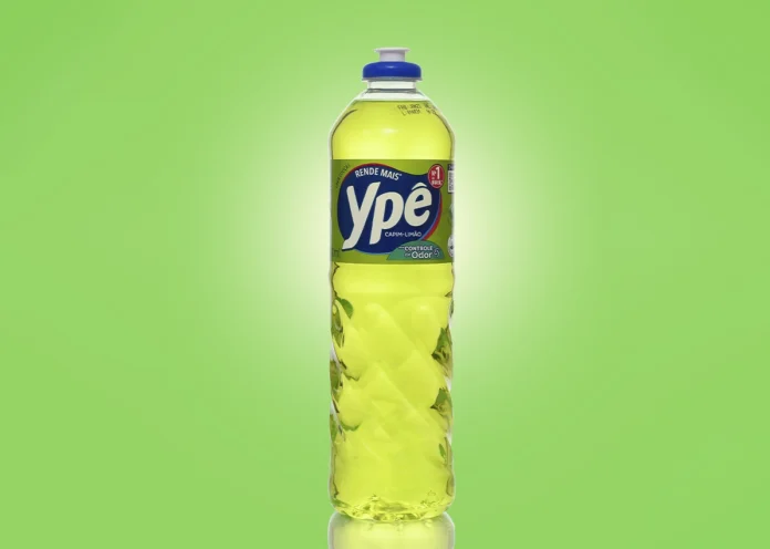 Bactéria em produtos da Ypê preocupa especialistas. Anvisa determinou recolhimento após identificar Pseudomonas aeruginosa em lotes.