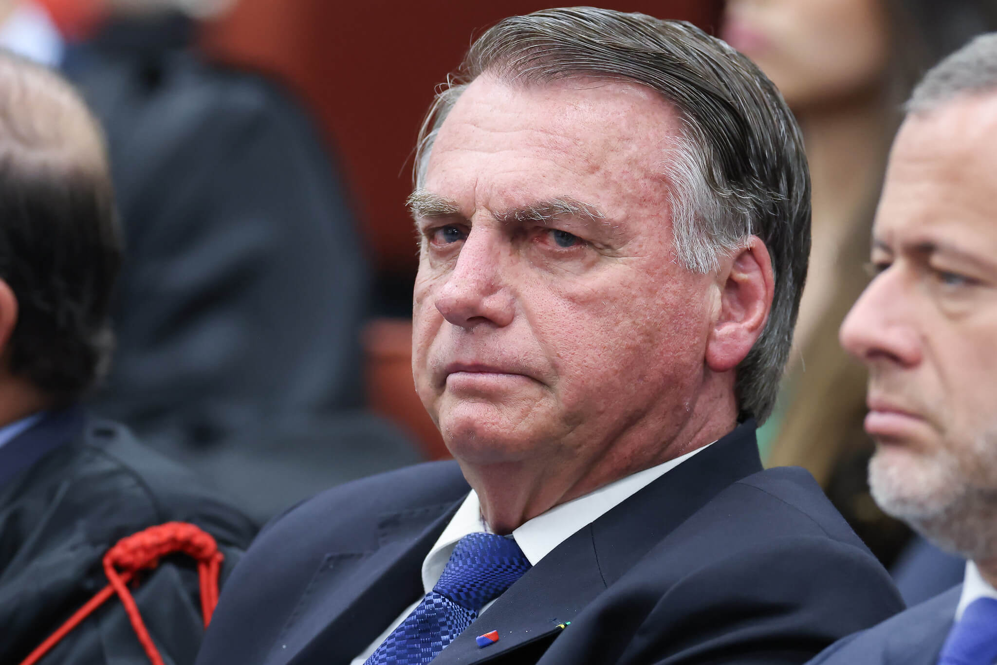 Kassio Nunes Marques concede 20 dias para PGR avaliar pedido de revisão criminal de Bolsonaro.