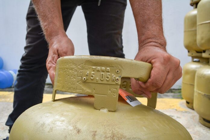 Confira a pesquisa do Procon Manaus sobre o preço do gás de cozinha na capital.