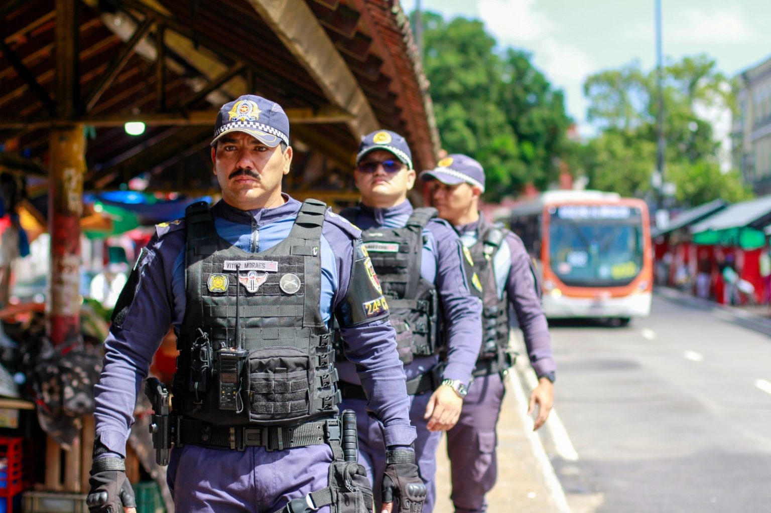 A Operação Centro Seguro contabilizou 65 prisões em abril no Centro de Manaus, unindo policiamento ostensivo e a tecnologia do sistema Paredão.