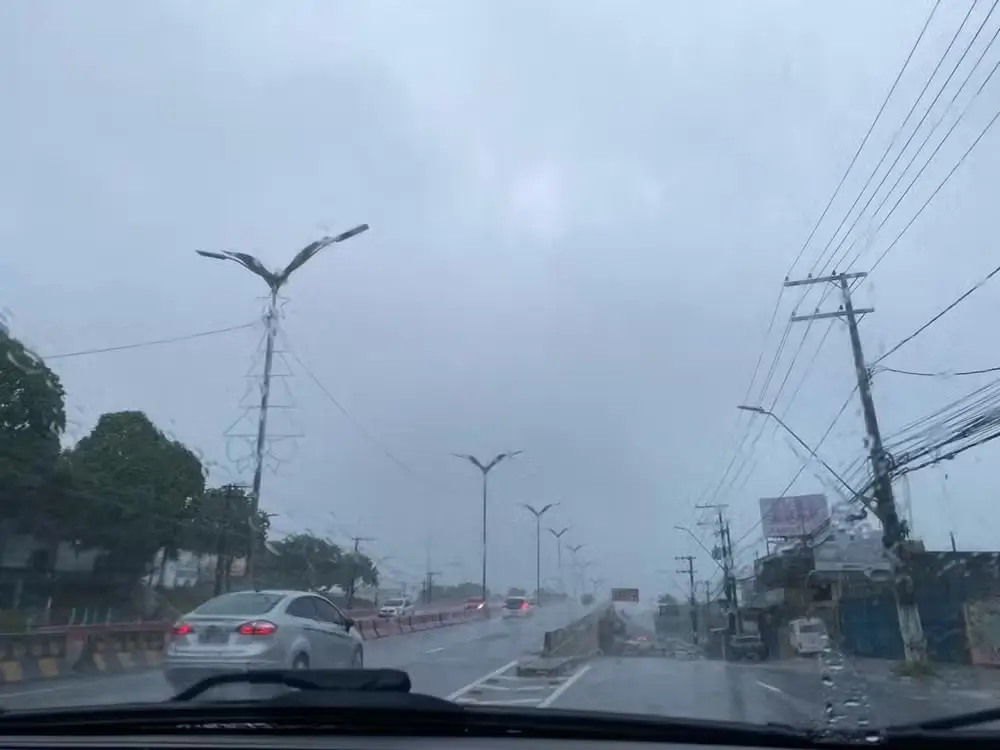 Saiba como as fortes chuvas em Manaus causaram alagamentos e deslizamentos nesta segunda-feira (4).