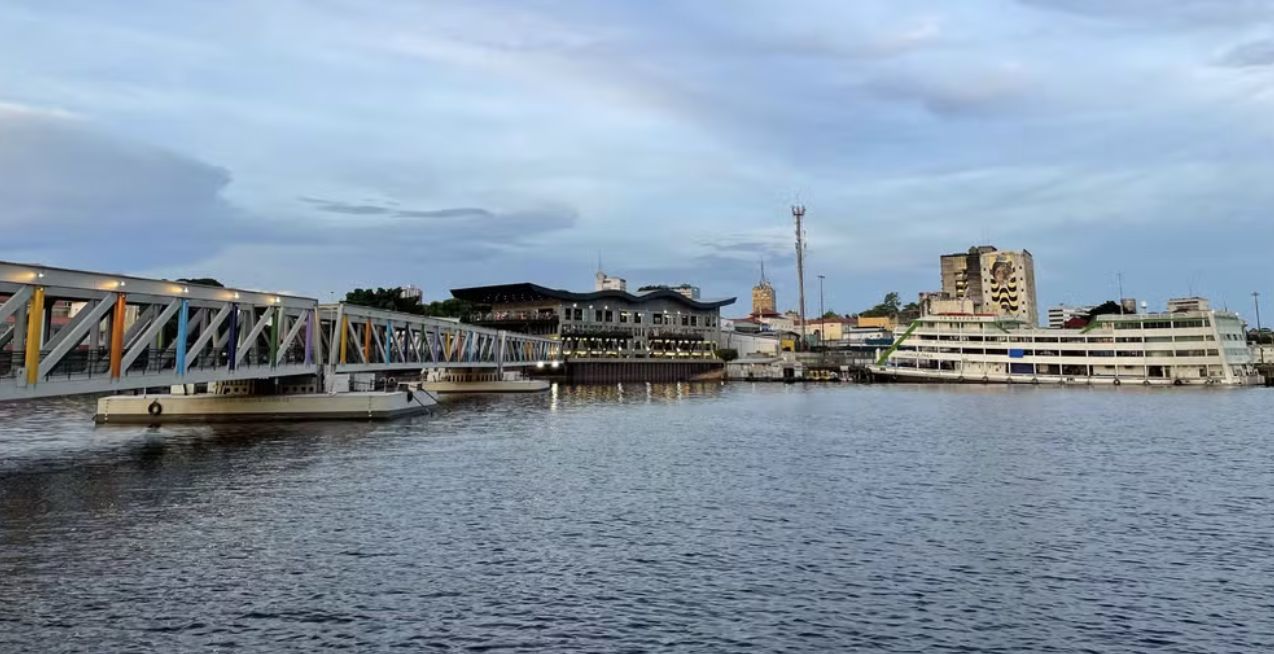 O Rio Negro superou a cota de inundação em Manaus após atingir 27,52 metros.