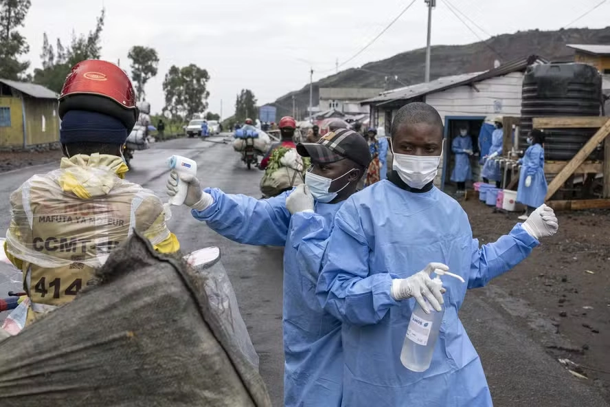 O surto de Ebola na República Democrática do Congo e em Uganda supera esforços de resposta.