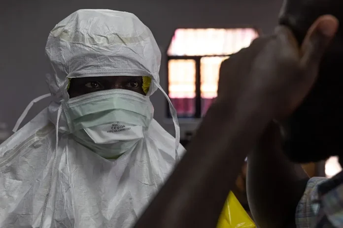 OMS decreta emergência internacional por surto de Ebola na África Central.