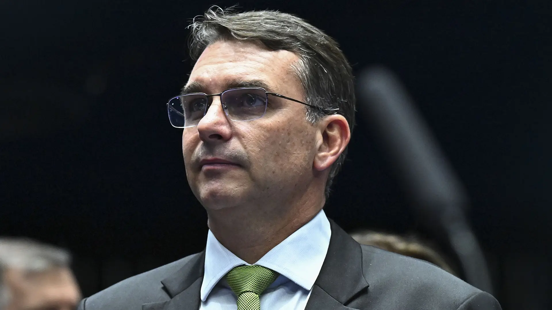 O PCdoB ingressou com ação no TJAM e pediu o arquivamento do projeto que concede o título de Cidadão do Amazonas ao senador Flávio Bolsonaro.