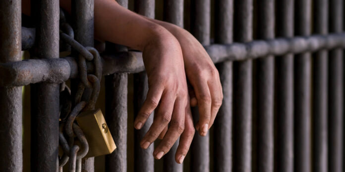 CCJ retoma discussão sobre redução da maioridade penal para 16 anos.