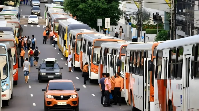 Uma paralisação de ônibus em Manaus afetou o transporte público nesta quarta-feira.