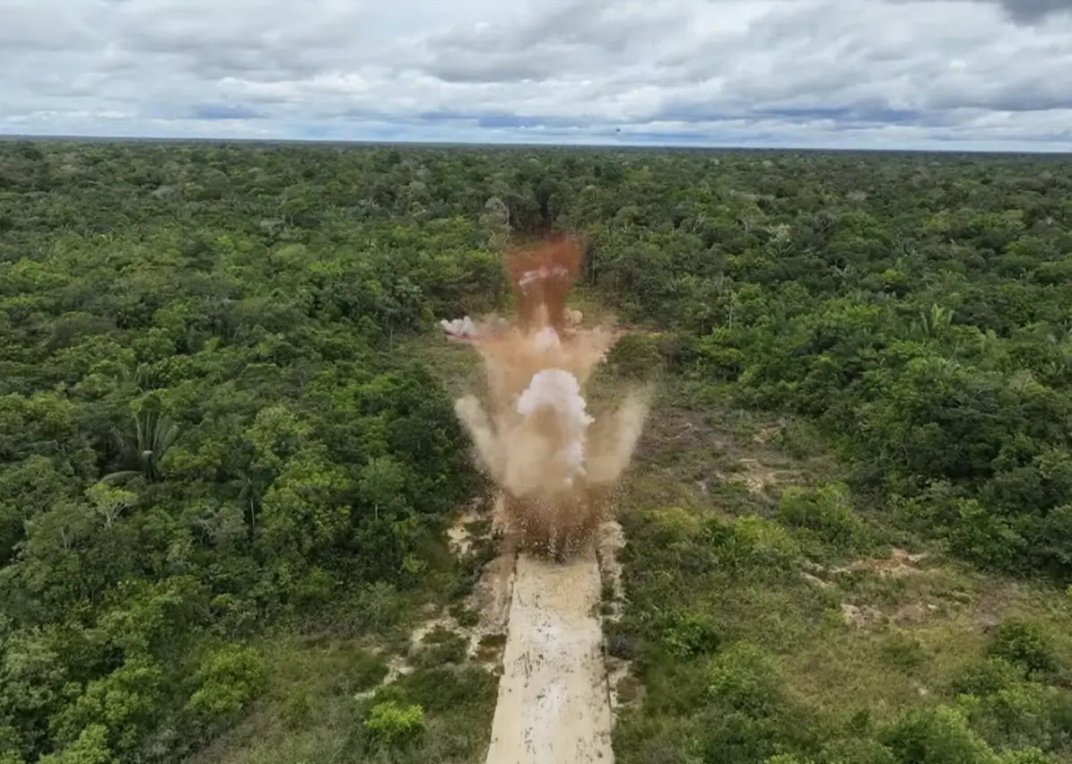 PF destrói pistas clandestinas do tráfico no Amazonas usadas por aeronaves internacionais e amplia combate à logística do narcotráfico.