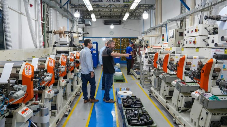 Conheça o programa Afeam Mais e saiba como a linha de crédito do Governo do Amazonas apoia a modernização e a expansão de médias e pequenas empresas.