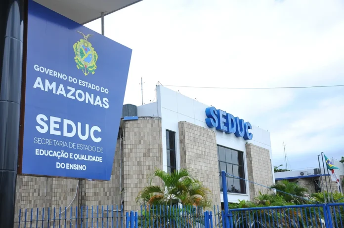 O novo concurso Seduc AM prevê edital em maio com 7 mil vagas para professores e administrativos. Salários chegam a R$ 14,6 mil.