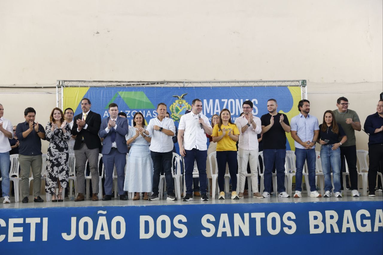 O Governador Roberto Cidade entregou 800 títulos definitivos no Conjunto Cidadão 12.