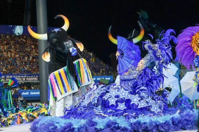 O Boi Caprichoso encerrou o Festival de Parintins 2026 com o tema Chão de Bravos, celebrando a identidade e as ricas tradições da Região Norte na arena.