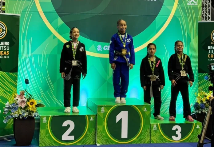 Atletas de Manaus conquistaram 27 medalhas no jiu-jítsu brasileiro com apoio da Prefeitura e destaque nacional.