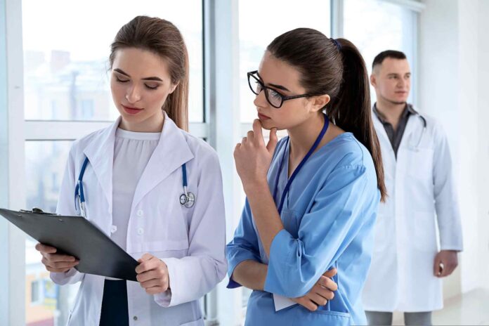 Enare 2026 recebe inscrições para residência médica de acesso direto até segunda-feira. Confira prazos, taxas e detalhes da seleção.