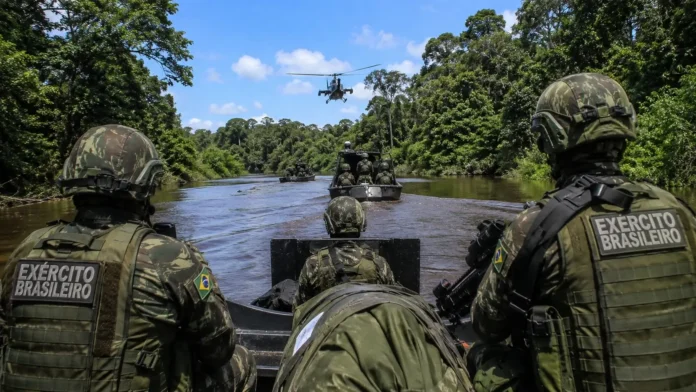 Exército suspende operações nas fronteiras após corte na Defesa. Medida afeta combate ao tráfico, garimpo ilegal e contrabando.