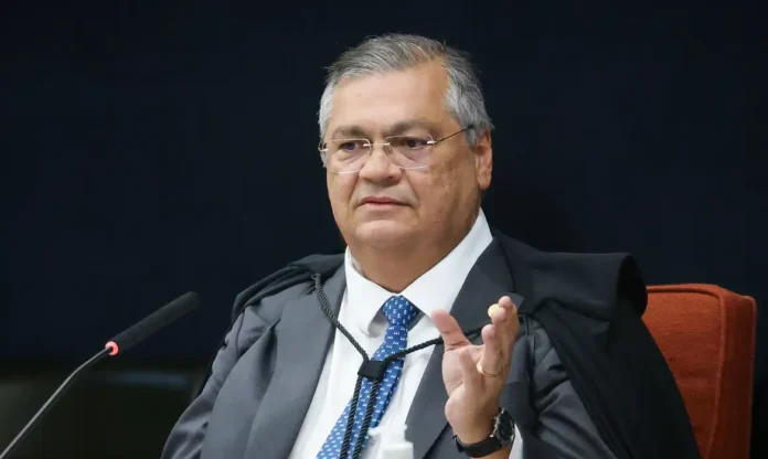 Flávio Dino identifica censura prévia em decisão do TRE-PR e autoriza permanência de vídeo sobre inelegibilidade de Deltan Dallagnol.